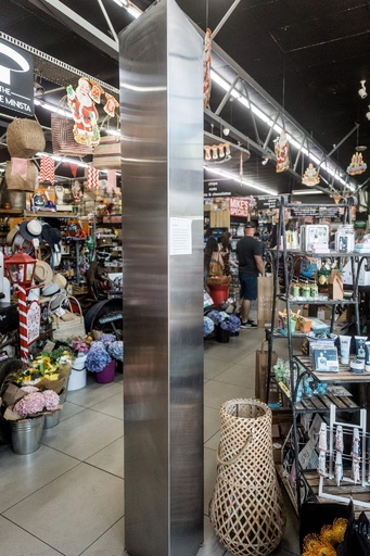 とうとう屋内に出現？ 南アにも「モノリス」登場