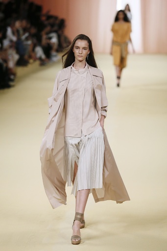 有終の美を飾る穏やかで上質なコレクション、「エルメス」15年春夏