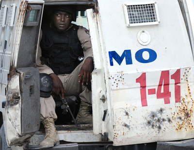 略奪で荒れるハイチの首都、大地震で刑務所も崩壊