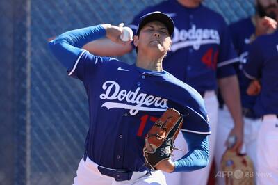 大谷がキャンプで初ブルペン ロバーツ監督「良いボール来ていた」