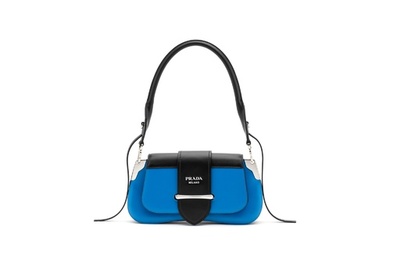 「プラダ」日本橋三越本店にレディス新店舗オープン