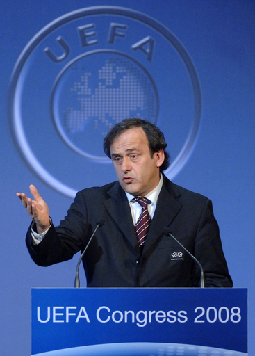 プラティニ会長 5人審判制の導入に自信