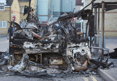 暴動から一夜明けたロンドン