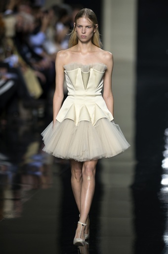 恩師故ルイス・ウィルソン氏に捧げるショー、「クリストファー・ケイン」15年春夏