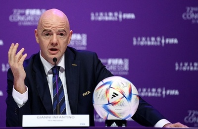 FIFA会長、物議醸すW杯隔年開催案に距離置く 