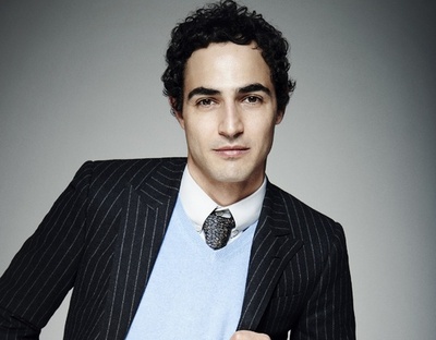 デルタ航空、新ユニフォームのデザイナーにザック・ポーゼン