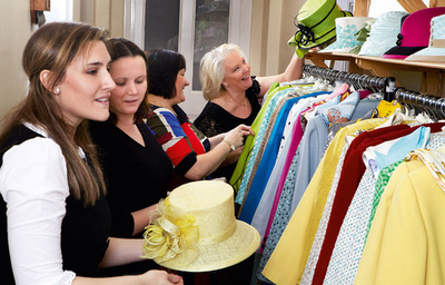 英女王ファッションの秘密、専属アドバイザーが著書で語る