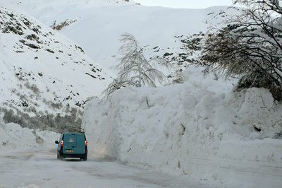 雪崩で40分雪に埋もれた少年が生還 仏アルプス