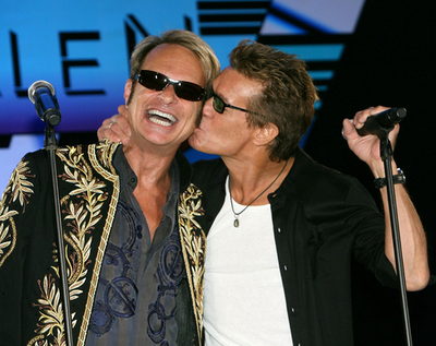 伝説的米ロックバンドのヴァン・ヘイレン 再結成ツアーを発表