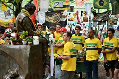 セナ氏の事故から30年、イモーラでドライバーたちが追悼