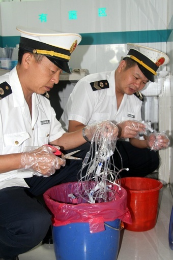 医療廃棄物を違法で野菜袋など日用品に再加工 河南や山東で摘発