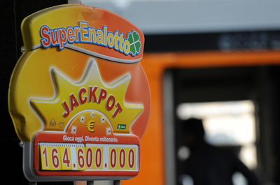 イタリアのロトくじ、199億円の大当たり
