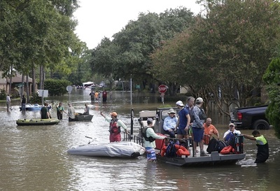ハリケーン「ハービー」、関連死33人か 車から一家6人の遺体も