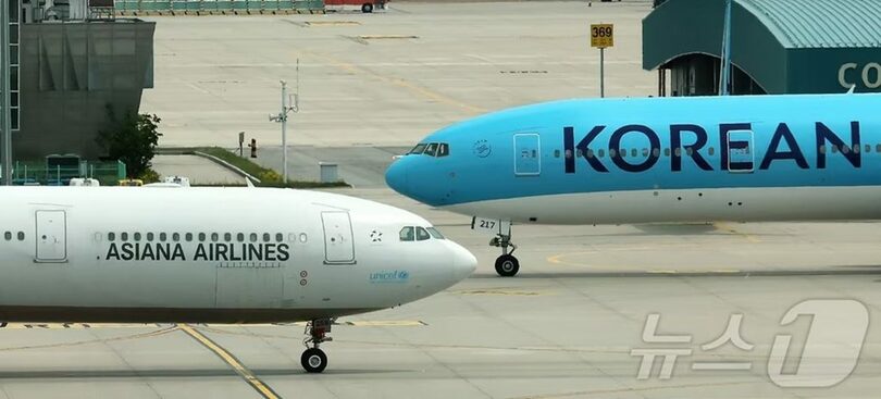 仁川国際空港第2ターミナルの駐機場を移動する旅客機(c)news1