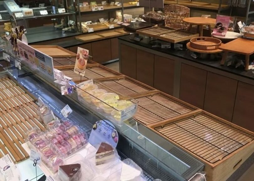 SKテレコムの顧客感謝祭の影響で商品が売り切れ、空になったPARIS BAGUETTE(c)news1