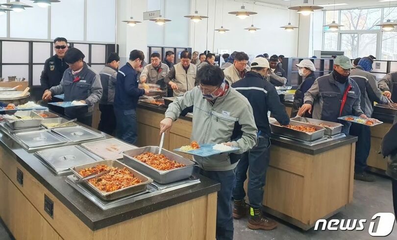 韓国・全羅南道海南郡にある大韓造船の社内食堂＝海南郡(c)news1