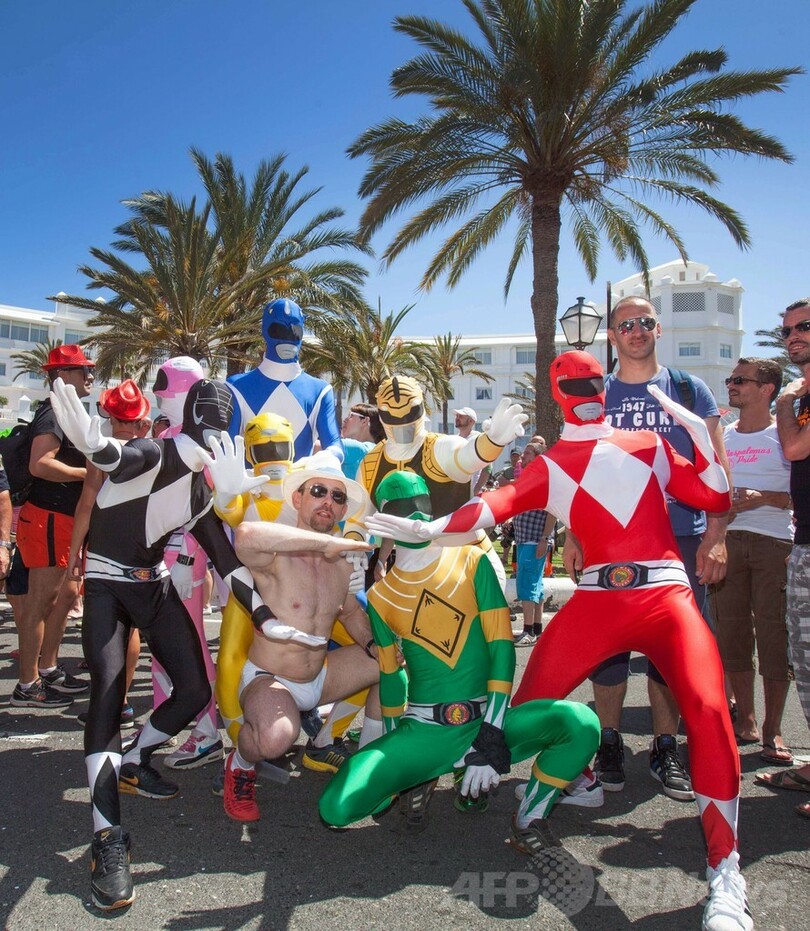 同性愛者の祭典にレインボーレンジャー登場？ スペイン