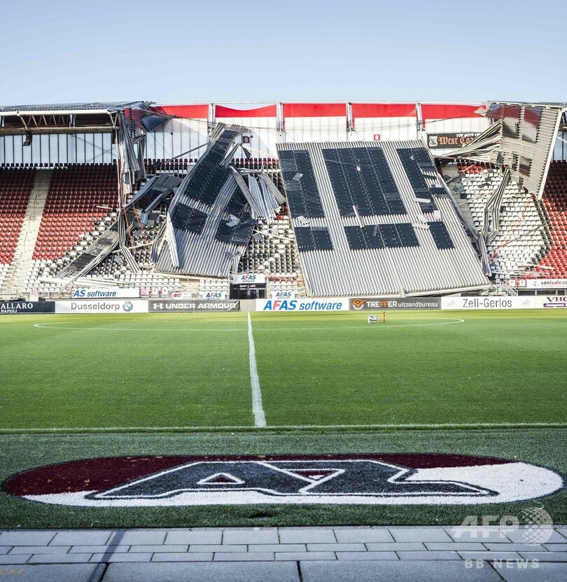 AZアルクマールのホームスタジアム、屋根が強風で崩壊