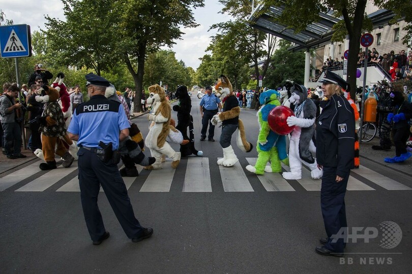 動物の着ぐるみ愛好家たちがベルリンに大集合
