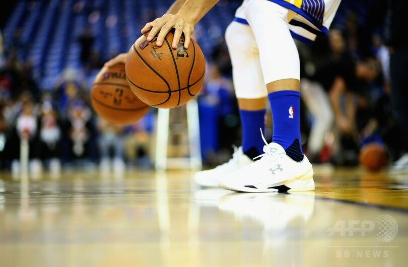 ウォリアーズがマブス撃破で65勝目、スパーズは開幕ホーム37連勝