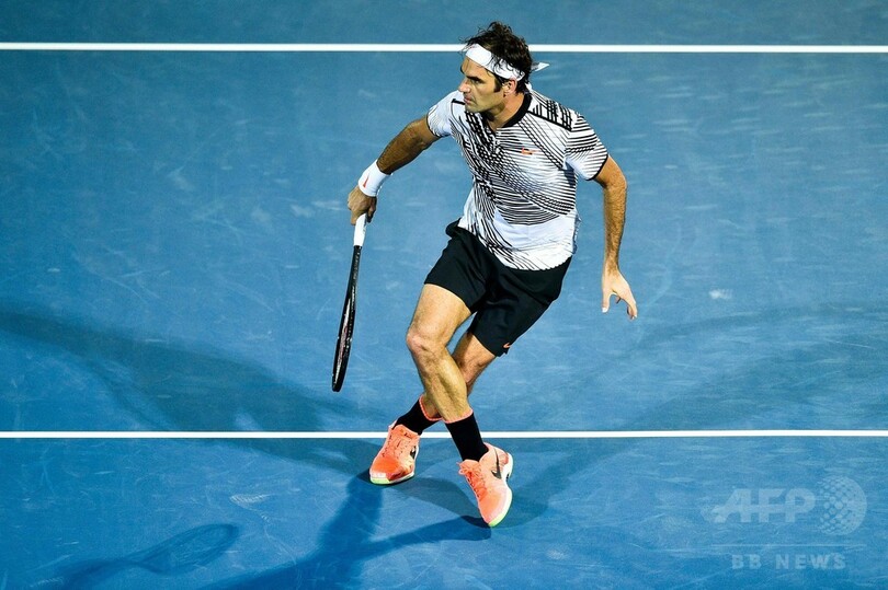 フェデラーが敗れる波乱、予選勝者の116位に不覚 ドバイ選手権