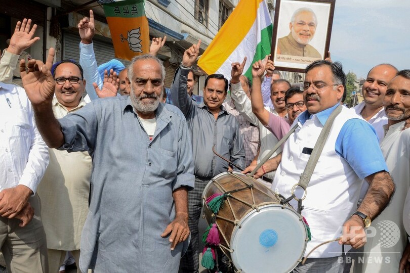 カシミール国境で砲撃、民間人含む10人死亡 印パは互いを非難