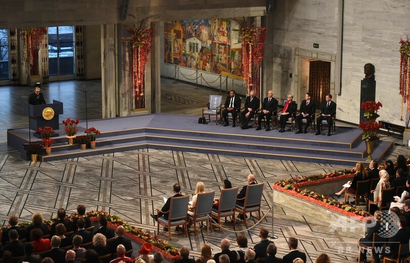 ノーベル賞授賞式 平和賞受賞のエチオピア首相が旧敵たたえる