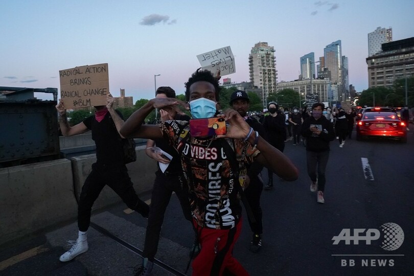 米ニューヨークに夜間外出禁止令、抗議デモ激化で