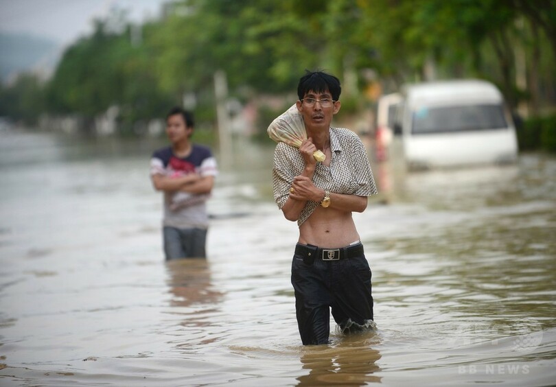 中国南部・広東省で洪水、冠水して水深1～3メートルに