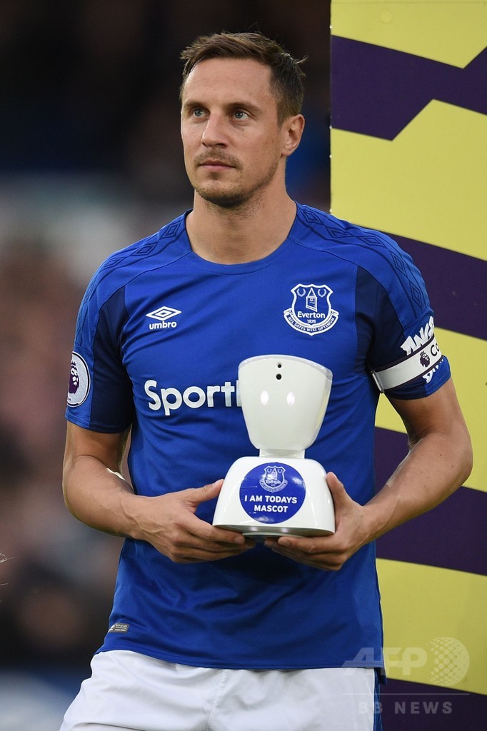 難病を抱えるエバートンファンの少年、世界初のロボット・マスコットとして試合に登場