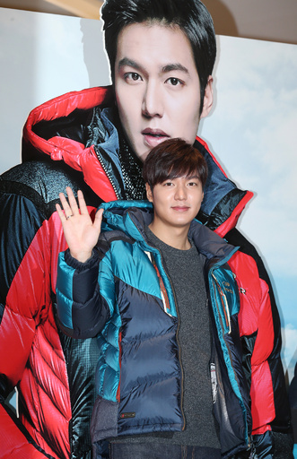 俳優のイ・ミンホ、ユニセフのキャンペーンでサイン会実施 写真6枚