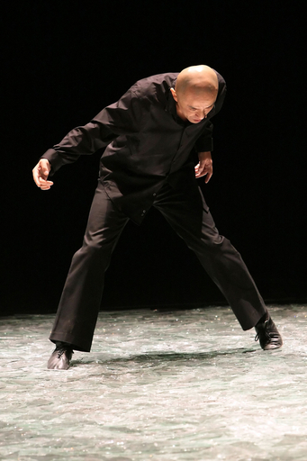 勅使河原三郎、フランスで『ガラスノ牙』を上演 写真4枚 国際ニュース