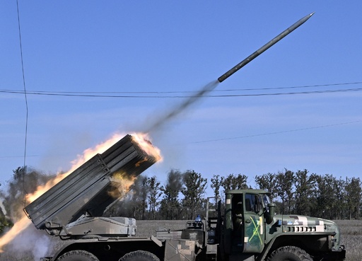 武器は旧ソ連製ロケット砲 ウクライナ前線 写真18枚 国際ニュース