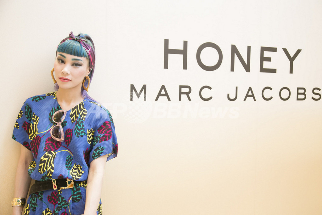 マーク ジェイコブスの新しい香り「HONEY」登場、パーティに豪華なゲストら