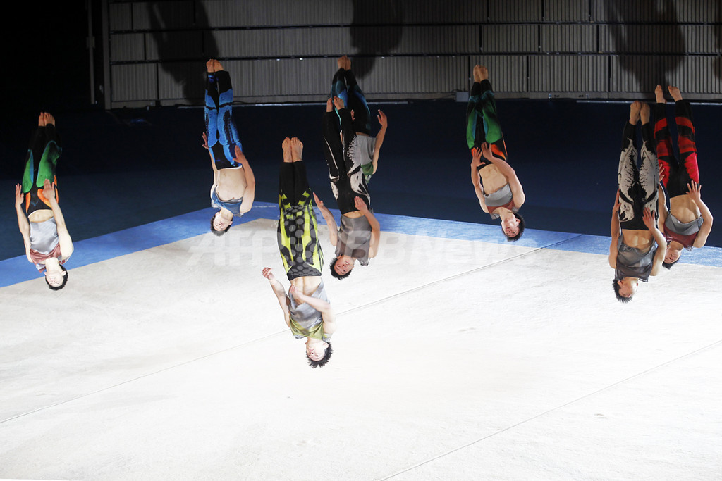 三宅一生×青森大学男子新体操部による特別公演開催