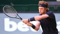 男子テニス、ノベンティ・オープン、シングルス準決勝。リターンを打つアンドレイ・ルブレフ（2021年6月19日撮影）。(c)CARMEN JASPERSEN / AFP