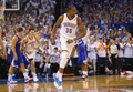 13-14NBAプレーオフ・ウエスタンカンファレンス準決勝（7回戦制）、オクラホマシティ・サンダー（Oklahoma City Thunder）対ロサンゼルス・クリッパーズ（Los Angeles Clippers）第2戦。試合に臨むオクラホマシティ・サンダーのケビン・デュラント（Kevin Duran、2014年5月7日撮影）。(c)AFP/Getty Images/Ronald Martinez
