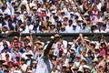 テニス、ウィンブルドン選手権、男子シングルス決勝。ガッツポーズを見せるニック・キリオス（2022年7月10日撮影）。(c)SEBASTIEN BOZON / AFP
