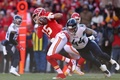 19NFL、AFC決勝、カンザスシティ・チーフス対テネシー・タイタンズ。スクランブルに出るカンザスシティ・チーフスのパトリック・マホームズ（2020年1月19日撮影）。(c)Matthew Stockman/Getty Images/AFP