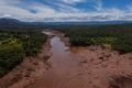 ブラジル南東部ブルマジニョ近郊の鉱山で起きたダム決壊事故の現場を捉えた空撮写真（2019年1月27日撮影）。(c)Mauro PIMENTEL / AFP