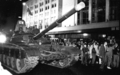 ロシア・モスクワ（Moscow）の大統領府前に向かう戦車（1991年8月20日撮影）。(c)AFP/ALEXANDER NEMENOV

&lt;a href=&quot;http://www.afpbb.com/article/war-unrest/2820297/7643483&quot;&gt;&lt;b&gt;記事本文を読む&lt;/b&gt;&lt;/a&gt;