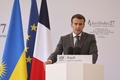 ルワンダ首都キガリにある虐殺記念館を訪れ、演説するエマニュエル・マクロン仏大統領（2021年5月27日撮影）。(c)Ludovic MARIN / AFP