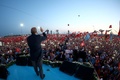 トルコ・イスタンブールのイエニカプ広場で開かれたクーデター未遂に抗議する集会で演説を行うレジェプ・タイップ・エルドアン大統領（2016年8月7日撮影）。(c)AFP/TURKEY&apos;S PRESIDENTIAL PRESS SERVICE