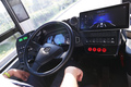 中車時代電動汽車製の自動運転バスに試乗するパリ交通公団の運転士（2021年9月17日撮影）。(c)Xinhua News