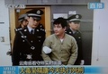 中国雲南（Yunnan）省で、麻薬密売組織のリーダーでミャンマー出身のノー・カム（Naw Kham）死刑囚（中央）が刑場へ連行される様子を伝える国営中国中央テレビ（CCTV、2013年3月1日放映）。(c)AFP/CCTV