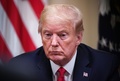 米ホワイトハウスで、業界幹部らとの新型コロナウイルスをめぐる会合に出席するドナルド・トランプ大統領（2020年4月27日撮影）。(c)MANDEL NGAN / AFP