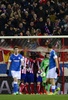 サッカースペイン国王杯（Copa del Rey 2013-14）準々決勝第1戦、アトレティコ・マドリード（Atletico Madrid）対アスレティック・ビルバオ（Athletic Bilbao）。先制点を喜ぶアトレティコ・マドリードの選手（2014年1月23日撮影）。(c)AFP/JAVIER SORIANO
