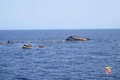 リビア沖の地中海で起きた移民船転覆の現場。イタリア海軍公開（2016年5月25日提供）。(c)AFP/MARINA MILITARE