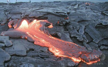 ハワイ島、溶岩流が住宅地に迫り非常事態宣言 写真1枚 国際ニュース：AFPBB News