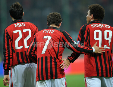 ミラン 5得点を挙げナポリを降しホームでシーズン初勝利 写真14枚 国際